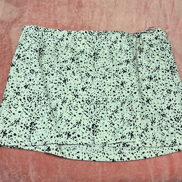 a new day Dresses & Skirts - 3️⃣for40 a new day White Animal Print Light Silky Wrap Tie Mini Skirt 4X